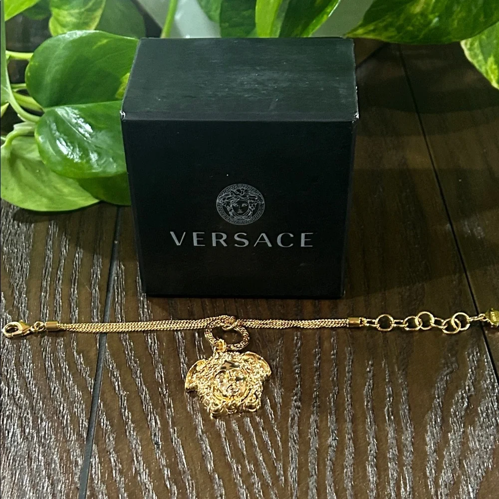 VERSACE Limited Edition La Medusa Bracelet - Picture 6 of 6